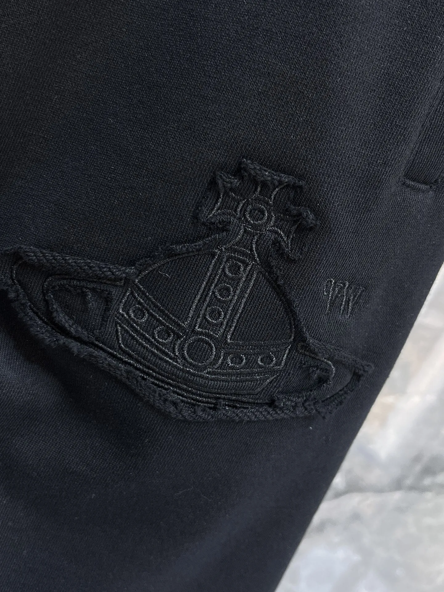 The Queen Mother's three-standard complete 2026 summer New Arrival men's casual shorts, advanced custom-made fabric Breathable fabric, Breathable elasticity and comfort, impeccable details, top-grade accessories, original logo design concept, delicate and soft feel! The upper body fit is awesome! Size: M-XXXL Please state your height and weight when ordering